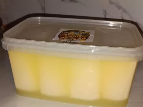 Se vinde brânză de capre.