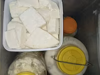 1 ltr --1 m 50 qəpik ( Süd ) 3 kq balon --4 m 50 qəpik (qatiq) 600 qr — الصورة 2