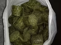 Distribuim furaj granulat,brichet de lucerna si nisip tratat pentru chinchilla (шиншила,sinsila) — Foto 3